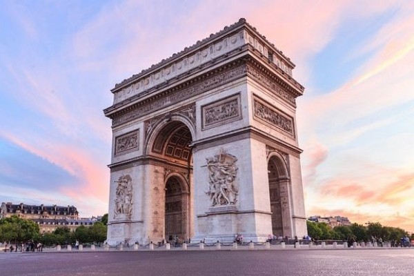 Liburan Seru di Arc de Triomphe Perancis